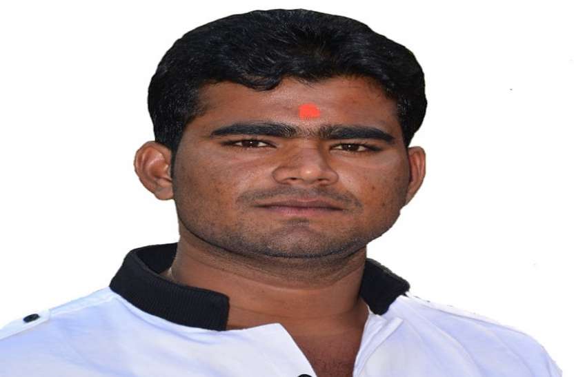 एनएसयूआई नेता विजय रजक निजी अस्पतालों की लूट का पर्दाफाश करने को NSUI वर्कर्स ने किया ये बेजोड़ काम