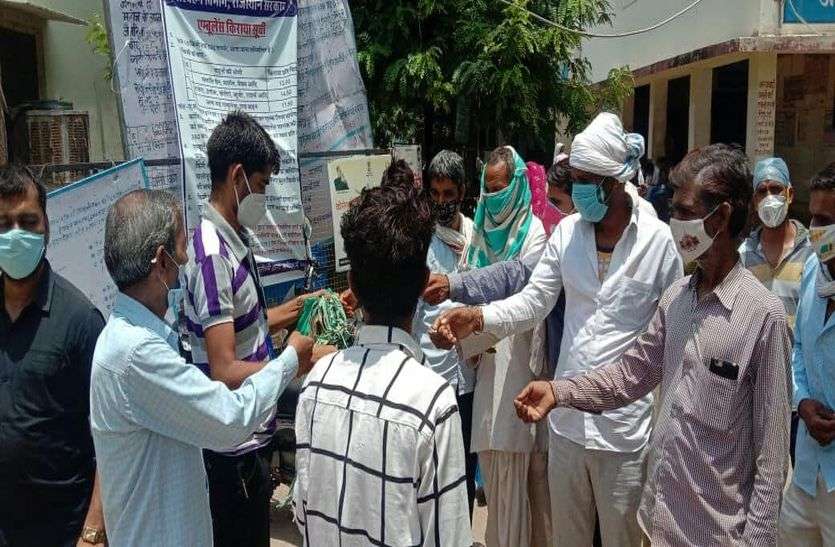 महामारी से महामुकाबला: संकटकाल में प्योर इंडिया ने की मदद की पहल महामारी से महामुकाबला: संकटकाल में प्योर इंडिया ने की मदद की पहल