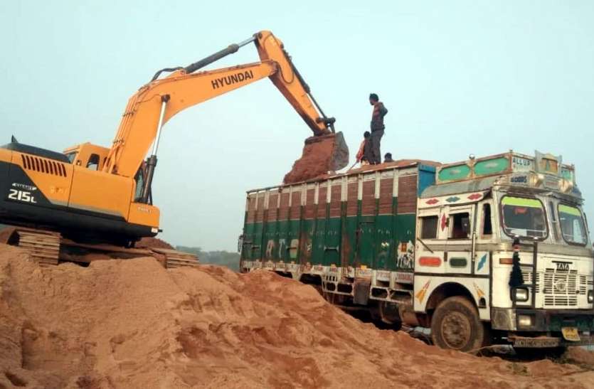 Sand mafia taking advantage of lockdown माफिया के खिलाफ एमपी में यहां खुलेगा मोर्चा, हो रही तैयारी