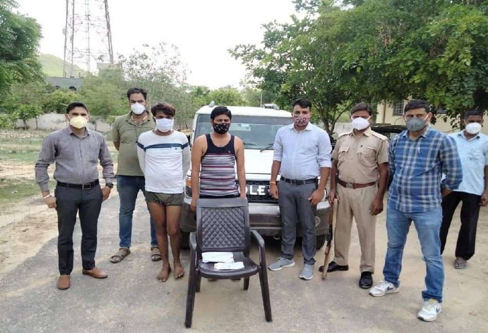 पेट्रोल पंप पर लूट के मामले में दो आरोपी दबोचे