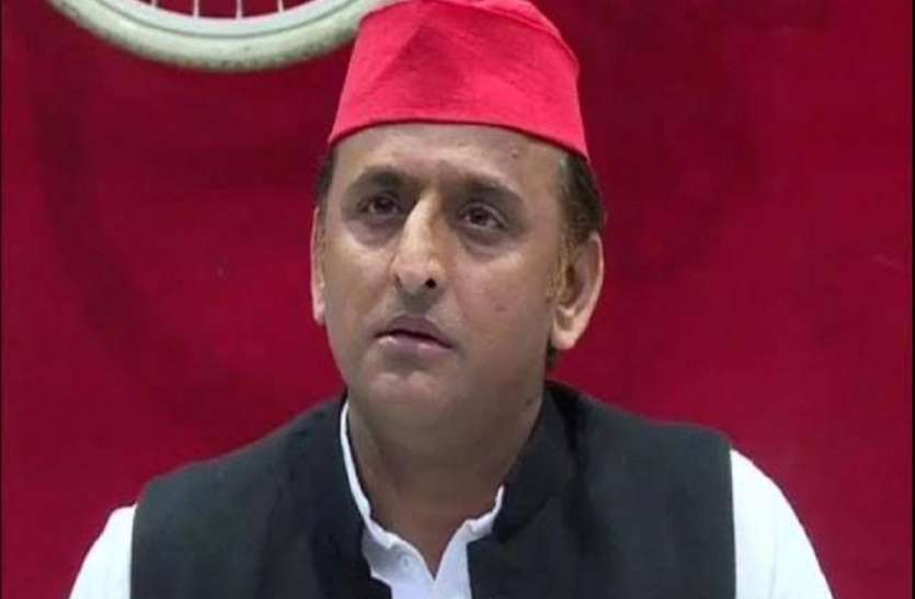 अखिलेश यादव पर भड़के संत, कहा मांगे माफी अखिलेश यादव पर भड़के संत, कहा मांगे माफी