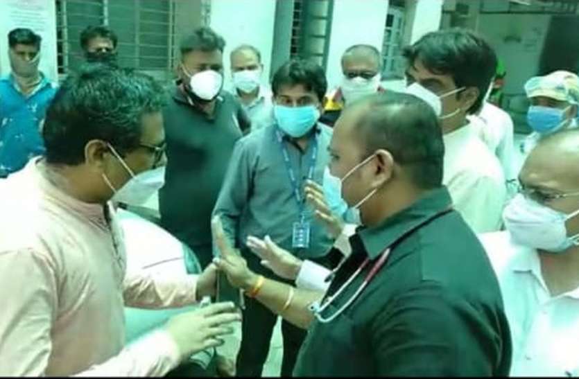 VIDEO सामुदायिक स्वास्थ्य केंद्र में विधायक ने मनाया जन्मदिन VIDEO सामुदायिक स्वास्थ्य केंद्र में विधायक ने मनाया जन्मदिन