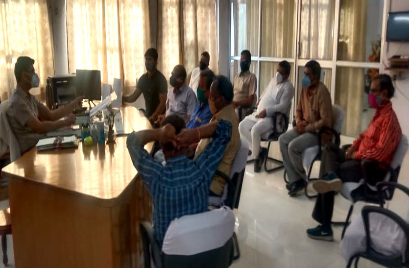 धन संकलन में लोगों का दिखा उत्साह दो दिन में 11 लाख की राशि जुटाई धन संकलन में लोगों का दिखा उत्साह दो दिन में 11 लाख की राशि जुटाई