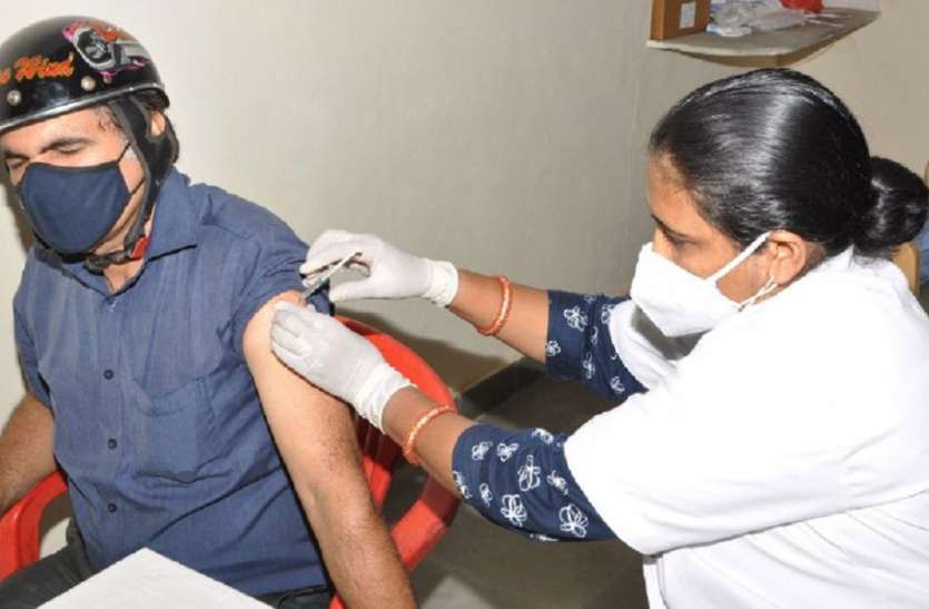 18 से 44 आयु वर्ग में स्लॉट बुक करने वालों को ही लगेगी वैक्सीन 18 से 44 आयु वर्ग में स्लॉट बुक करने वालों को ही लगेगी वैक्सीन