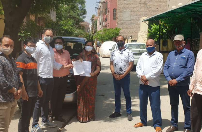 धंधा चौपट हो रहा, अब दुकानें खोली जाए धंधा चौपट हो रहा, अब दुकानें खोली जाए