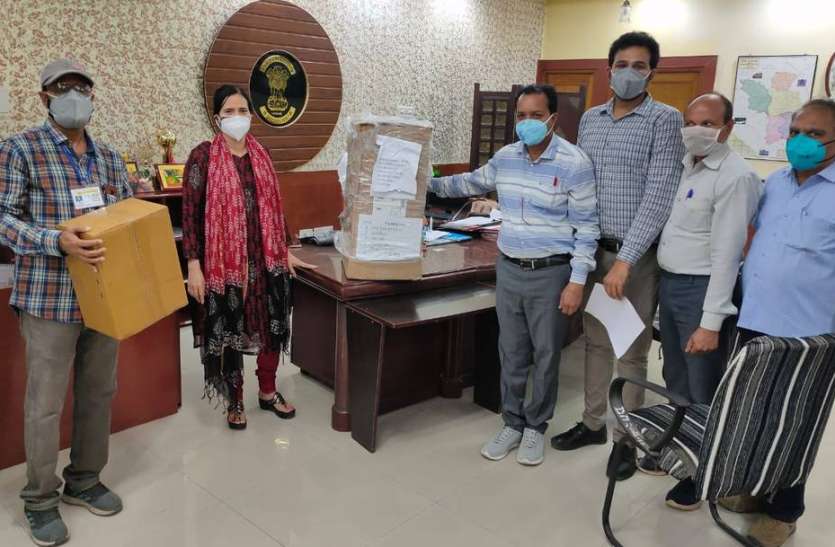विद्युत निगम ने भेंट की पांच ऑक्सीजन कंसट्रेटर विद्युत निगम ने भेंट की पांच ऑक्सीजन कंसट्रेटर