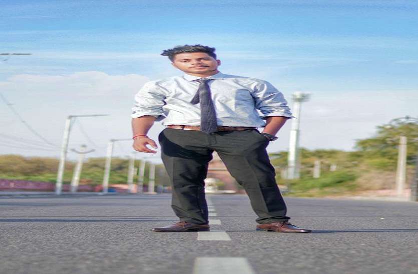 60 किमी दूर गांव से बीकानेर पहुंच कर करता था वीडियो शूट : आनंद मंडल 60 किमी दूर गांव से बीकानेर पहुंच कर करता था वीडियो शूट : आनंद मंडल