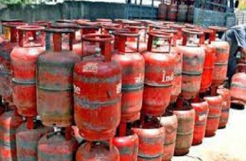 Domestic Gas Cylinders Did Not Reduce Prices, Commercial Cylinders Bec - Gas cylinders: घरेलू गैस सिलेंडर नहीं घटे दाम, वाणिज्यिक सिलेंडर हुआ सस्ता | Patrika News