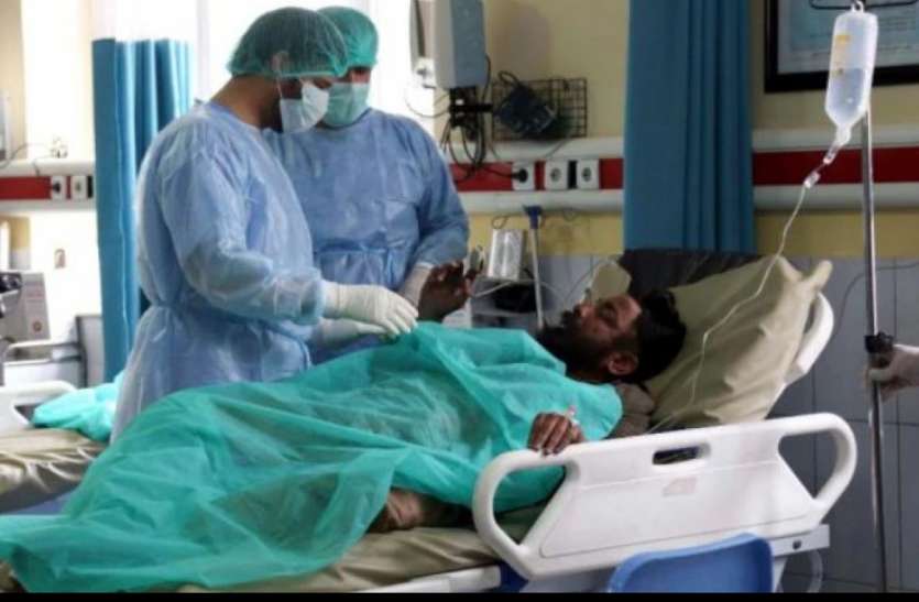 Coronavirus in UK ब्रिटेन में कोरोना संक्रमण की तीसरी लहर के संकेत, भारतीय मूल के वैज्ञानिक ने चेताया