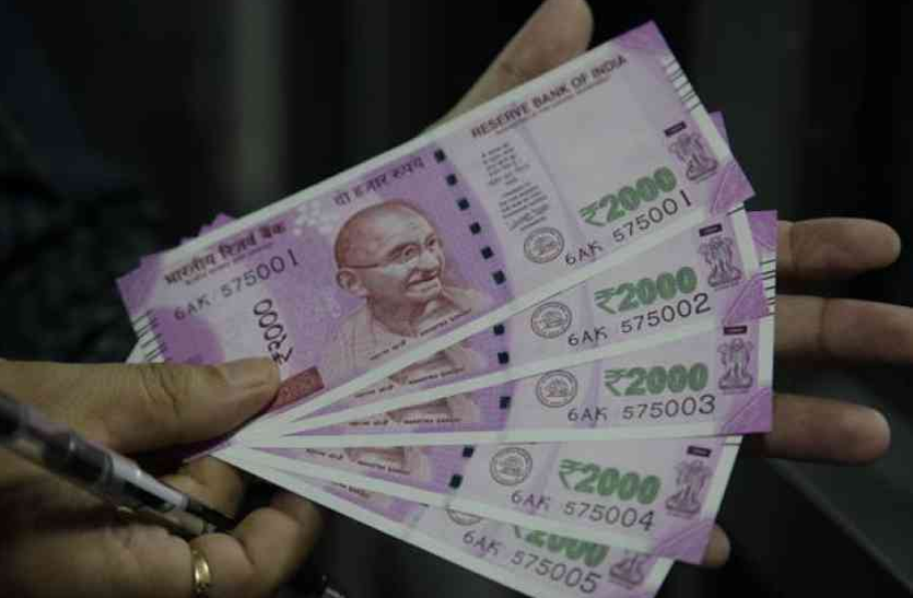 आरबीआइ ने कहा, लोगों ने कोरोना के डर से नोटों को इतना सैनिटाइज किया कि उड़ा गया रंग आरबीआइ ने कहा, लोगों ने कोरोना के डर से नोटों को इतना सैनिटाइज किया कि उड़ा गया रंग