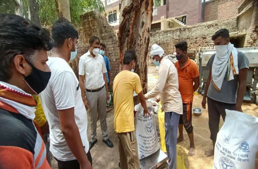 इलेक्ट्रानिक तौल मशीन की भी की गई जांच :डीएम इलेक्ट्रानिक तौल मशीन की भी की गई जांच :डीएम