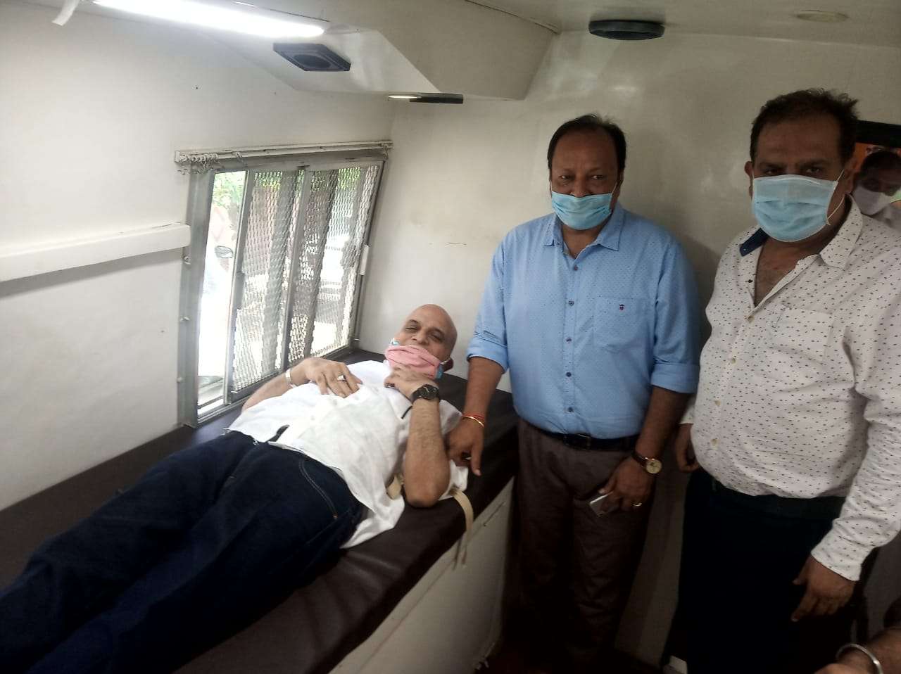 लाइफ लाइन व शिकारपुर सिंधी पंचायत के साथ रक्तदान शिविर