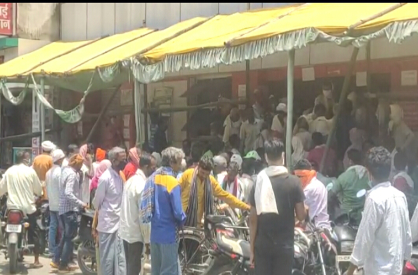 Rush in co-operative bank