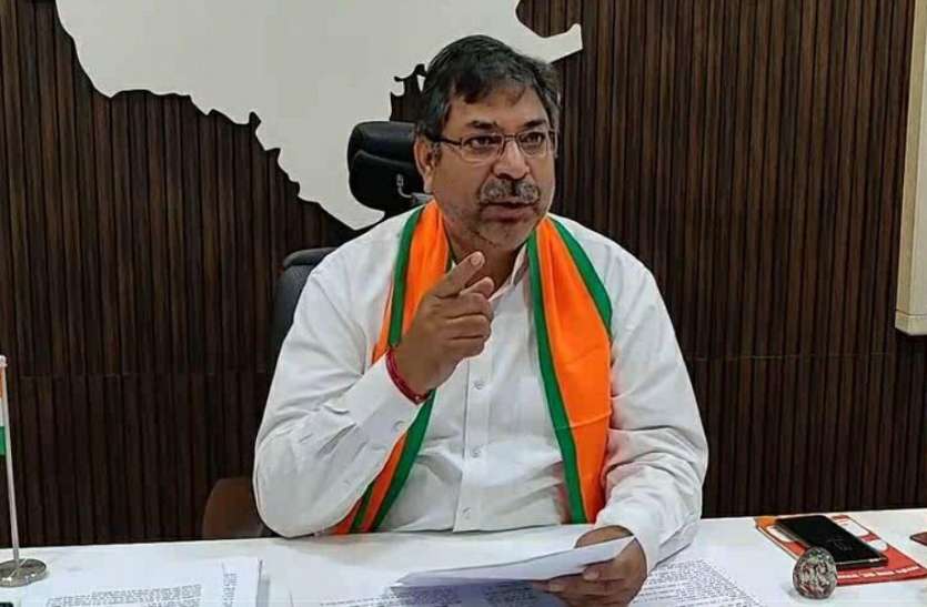 सेंट्रल विस्टा पर ज्ञान देने वाले विधायक आवास पर कर रहे हैं करोड़ों खर्च-पूनियां सेंट्रल विस्टा पर ज्ञान देने वाले विधायक आवास पर कर रहे हैं करोड़ों खर्च-पूनियां