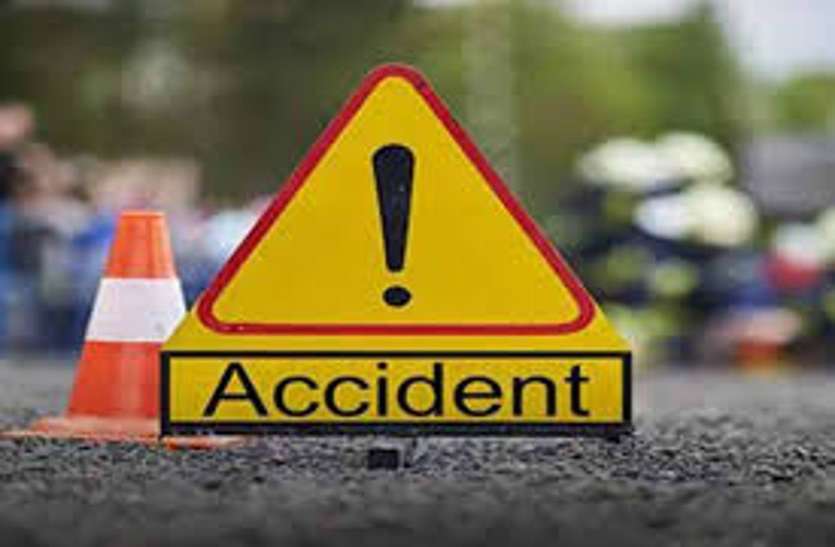 Bike accident in balrampur दंतेवाड़ा में ट्रैक्टर पलटने से बच्ची समेत 3 की मौत, 20 घायल