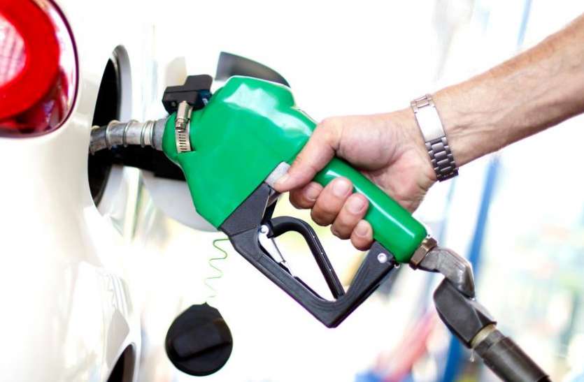 petrol.jpg अगले पांच सालों में तैयार होगा पेट्रोल का विकल्प, सरकार के पास रोडमैप तैयार