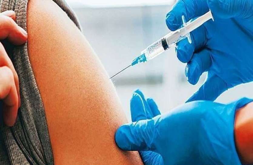 corona vaccination in cg छत्तीसगढ़ में दुर्ग जिले के 8 गांवों में कोरोना टीकाकरण को लेकर अफवाह: टीका लगाने से लोग हो रहे हैं बीमार