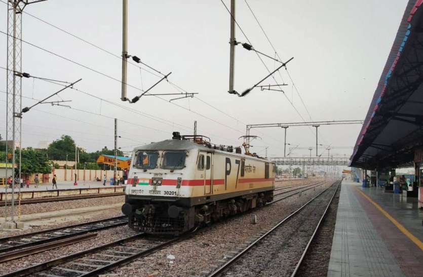 RAILWAY--उत्तर पश्चिम रेलवे में 2190 किमी ट्रेक हुआ विद्युतीकृत Railway समय पर सजगता दिखाकर रोकी बड़ी ट्रेन दुर्घटना