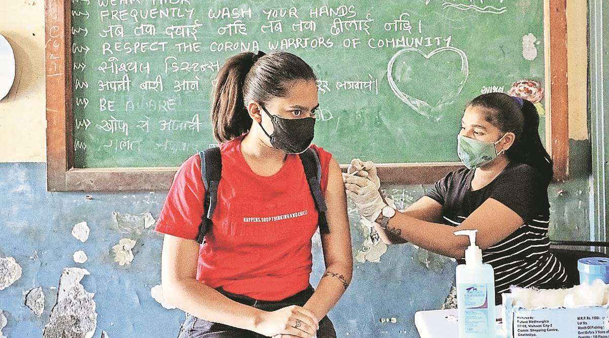 स्वदेशी टीका लगवाने वाले भारतीय छात्रों को दोबारा वैक्सीन लगवाने को कह रहे विदेशी विश्वविद्यालय