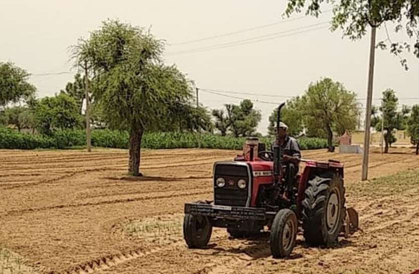 कोरोनाकाल में किसानों की मदद: टोल फ्री नंबर पर फोन करो, मुफ्त में होगी खेत की बुआई कोरोनाकाल में किसानों की मदद: टोल फ्री नंबर पर फोन करो, मुफ्त में होगी खेत की बुआई