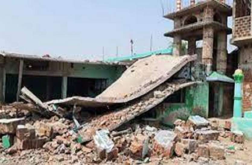 madarsa distroyed बिहार के बांका में मस्जिद के पास जोरदार धमाका, मदरसे की इमारत पूरी तरह से ध्वस्त
