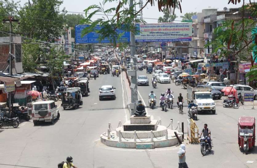 लॉकडाउन में ढील से बाजारों में लौटी चहल-पहल लॉकडाउन में ढील से बाजारों में लौटी चहल-पहल