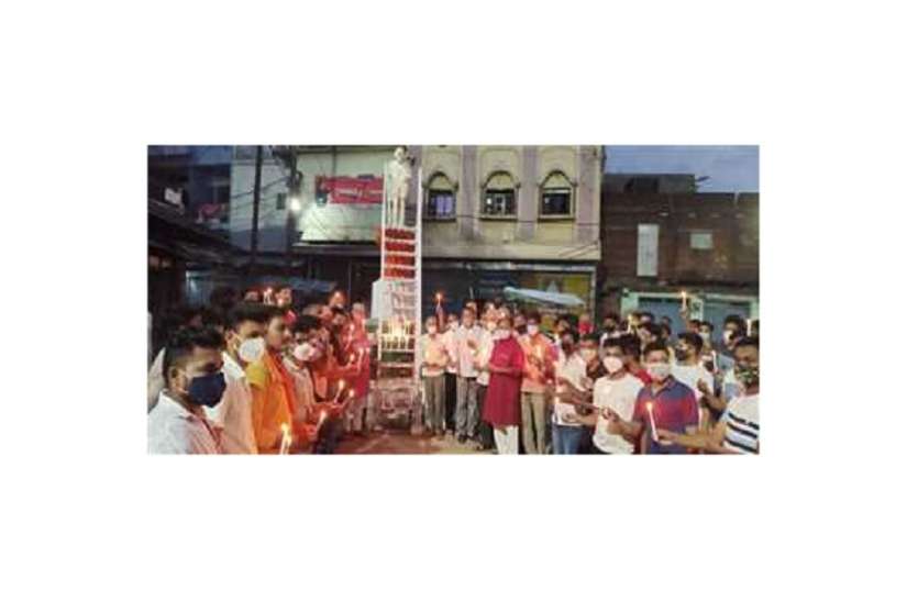 मोमबत्तियां जला कर दी श्रद्धांजलि मासूम के अपहरण, दुष्कर्म व हत्या के चौथे दिन भी पुलिस के हाथ खाली
