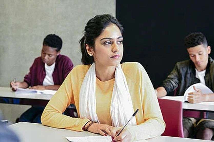 स्वदेशी टीका लगवाने वाले भारतीय छात्रों को दोबारा वैक्सीन लगवाने को कह रहे विदेशी विश्वविद्यालय