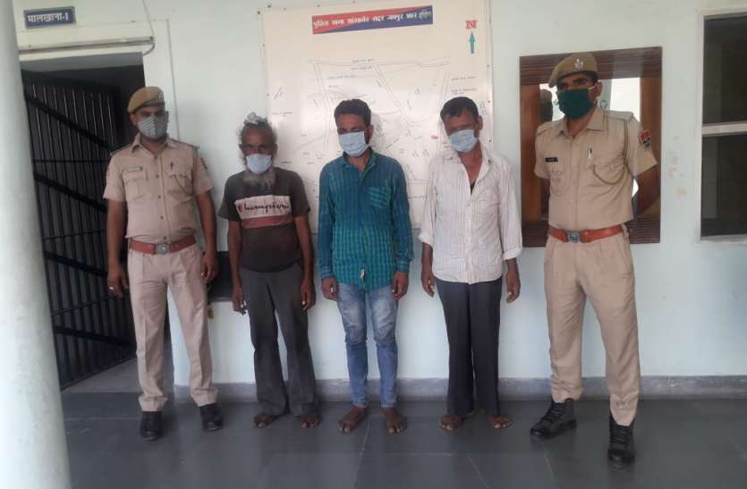 दुकान और मकानों के बाहर खड़ी बाइक को पलक झपकते ही चुरा लेते थे बदमाश दुकान और मकानों के बाहर खड़ी बाइक को पलक झपकते ही चुरा लेते थे बदमाश