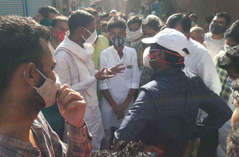 निर्माण में खामियां, नाराज विधायक बोले-खोदकर बनाएं सडक़ निर्माण में खामियां, नाराज विधायक बोले-खोदकर बनाएं सडक़