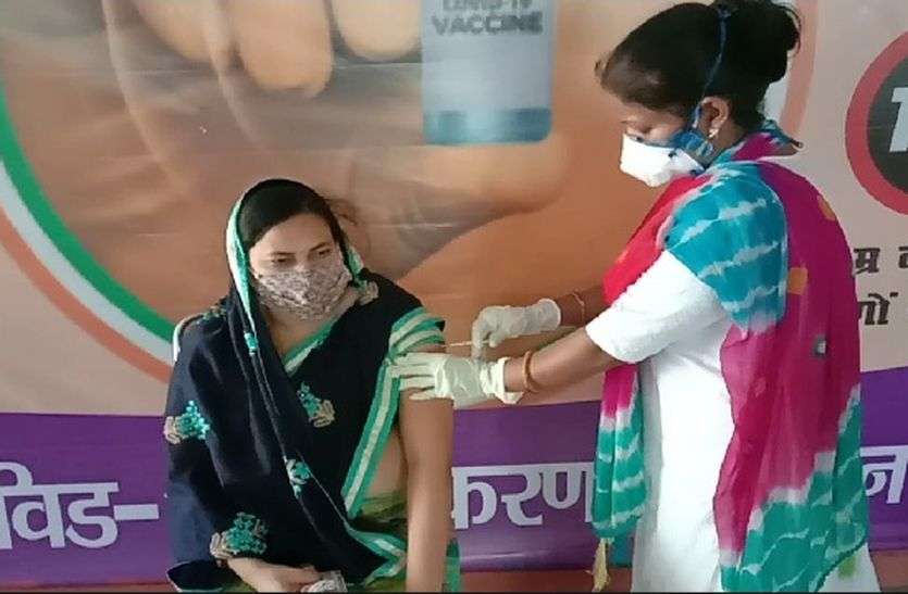 In the next 10 days, about 1 lakh people will be vaccinated in the district आगामी 10 दिनों में करीब 1 लाख लोगों को लगाई जाएगी जिले में वैक्सीन