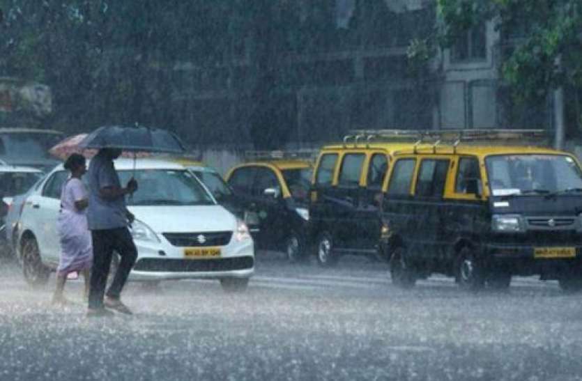 Mumbai rains Live updates: Heavy rainfall lashes Mumbai as monsoon arrives two days ahead of onset date