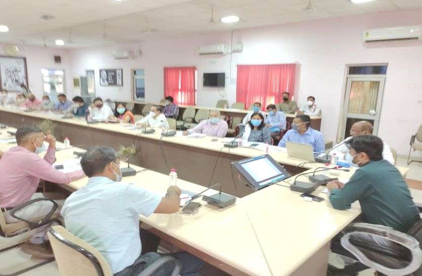 हर ग्राम पंचायत में 500 व स्कूलों में लगेंगे 100 पौधे हर ग्राम पंचायत में 500 व स्कूलों में लगेंगे 100 पौधे