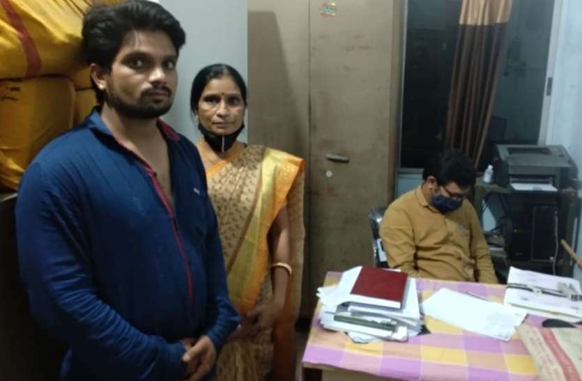 कोविड-19 महामारी के दौरान चले गए 7 स्वास्थ्य कर्मी, अब तक नहीं मिली बीमा की रकम कोविड-19 महामारी के दौरान चले गए 7 स्वास्थ्य कर्मी, अब तक नहीं मिली बीमा की रकम