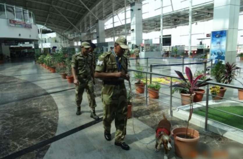 bhopal_airport.jpg फ्लाइट हाईजैक कर पाकिस्तान ले जाने की धमकी, आरोपी गिरफ्तार