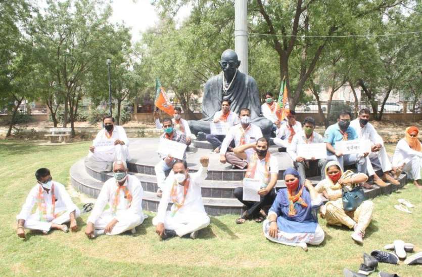 निलंबन के खिलाफ भाजपा कार्यकर्ताओं ने जताया रोष निलंबन के खिलाफ भाजपा कार्यकर्ताओं ने जताया रोष