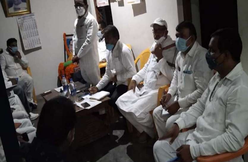 बसपा की बैठक में शामिल पदाधिकारी सपा की राह पर चली बसपा, अरविंद कुमार को दोबारा बनाया जिलाध्यक्ष