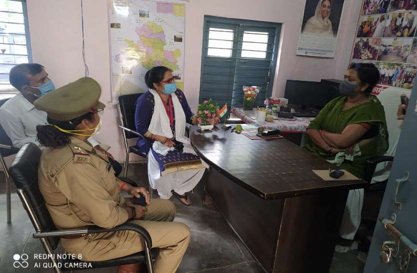राज्य महिला आयोग की सदस्य ने महिलाओं के उत्पीड़न की शिकायतों को लेकर अधिकारिओ को दिए यह सख्त निर्देश राज्य महिला आयोग की सदस्य ने महिलाओं के उत्पीड़न की शिकायतों को लेकर अधिकारियों को दिए यह सख्त निर्देश