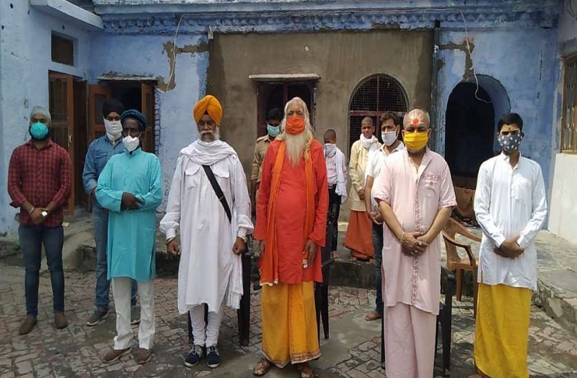 अयोध्या में सौहार्द के साथ महामारी के शिकार हुए लोगों को दी गई श्रद्धांजलि अयोध्या में सौहार्द के साथ महामारी के शिकार हुए लोगों को दी गई श्रद्धांजलि