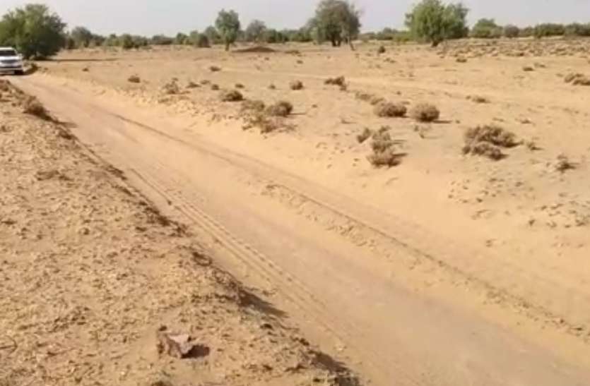 छह किमी दूर ग्राम पंचायत मुख्यालय तक पहुंचने में करना पड़ता है 25 किमी का सफर छह किमी दूर ग्राम पंचायत मुख्यालय तक पहुंचने में करना पड़ता है 25 किमी का सफर