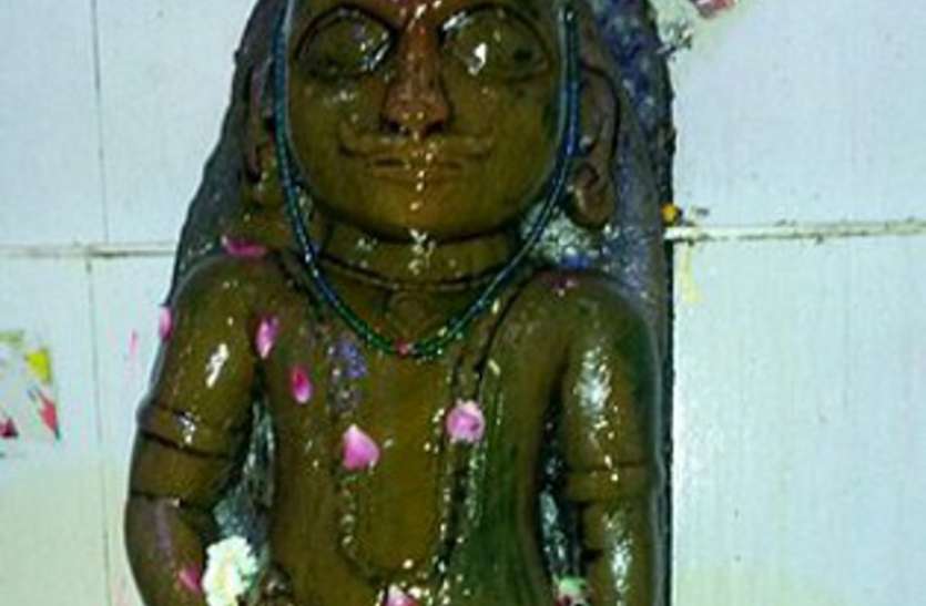 शनि जयंती, वट अमावस और सूर्यग्रहण का योग एक साथ शनि जयंती, वट अमावस और सूर्यग्रहण का योग एक साथ