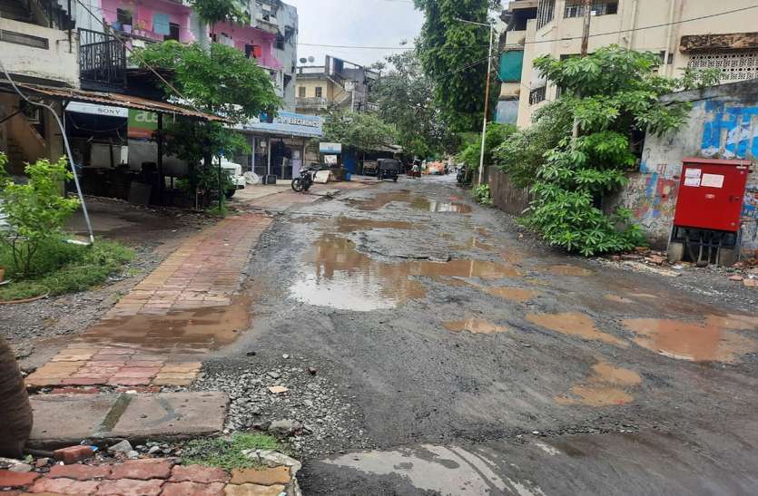 मानसून की पहली बारिश, गर्मी से मिली राहत मानसून की पहली बारिश, गर्मी से मिली राहत