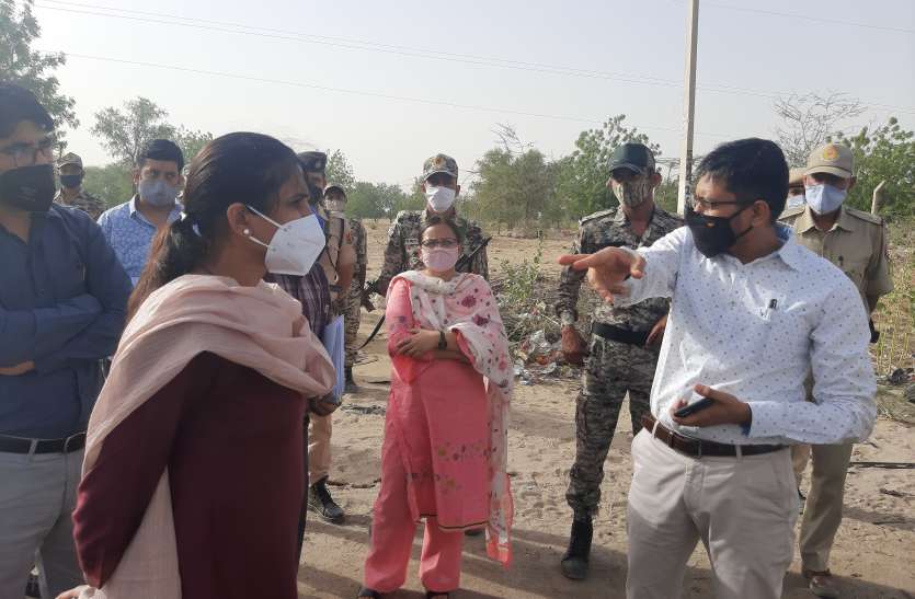 जिला कलक्टर मेहता और पुलिस अधीक्षक प्रीति चंद्रा ने किया दुर्घटना स्थल का निरीक्षण जिला कलक्टर मेहता और पुलिस अधीक्षक प्रीति चंद्रा ने किया दुर्घटना स्थल का निरीक्षण
