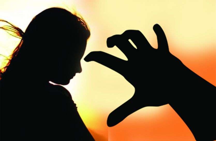 suicide.jpg छेड़छाड़ से परेशान किशोरी ने किया सुसाइड, तनाव के चलते मौके पर पुलिस फोर्स तैनात