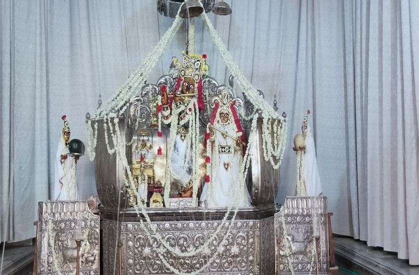 गोविंददेवजी को कराया जलविहार गोविंददेवजी को कराया जलविहार