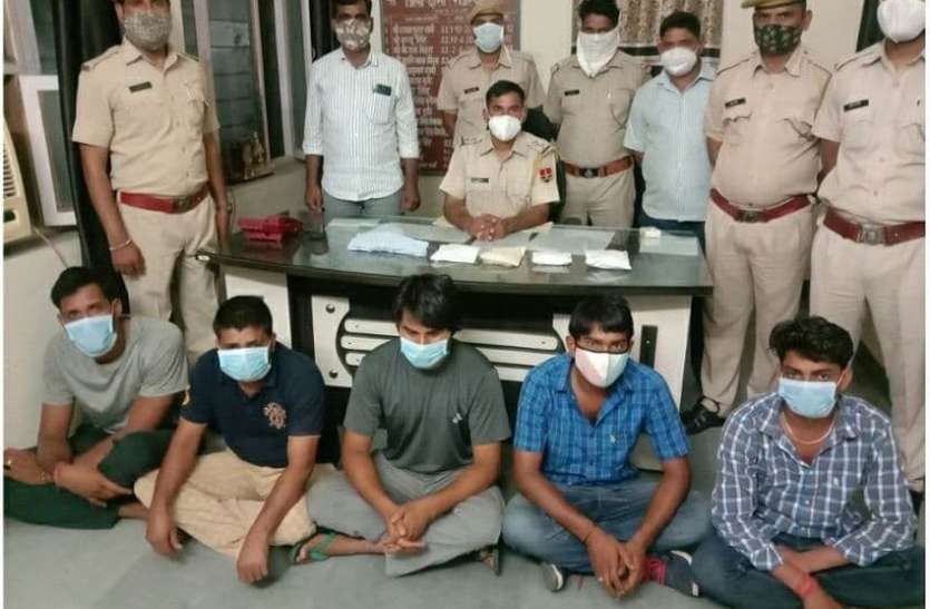 पेट्रोल पंप पर डकैती की योजना, पांच हथियारबन्द बदमाश गिरफ्तार पेट्रोल पंप पर डकैती की योजना, पांच हथियारबन्द बदमाश गिरफ्तार