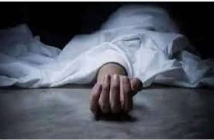 संदिग्ध अवस्था में न्यायालयकर्मी का शव मिला संदिग्ध अवस्था में मिला न्यायालयकर्मी का शव
