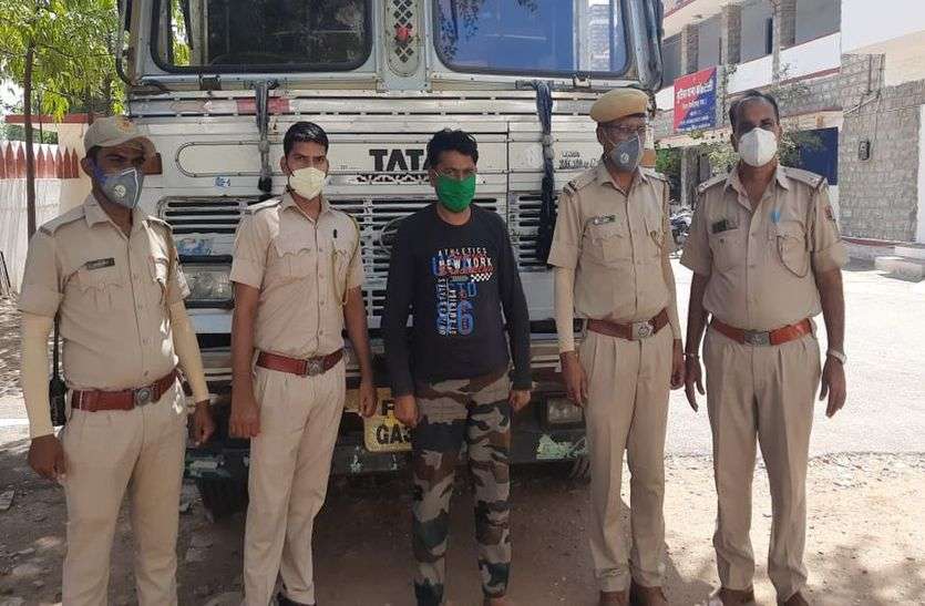 गेहूं की आड़ में डोडा चूरा तस्करी, ट्रक चालक गिरफ्तार गेहूं की आड़ में डोडा चूरा तस्करी, ट्रक चालक गिरफ्तार