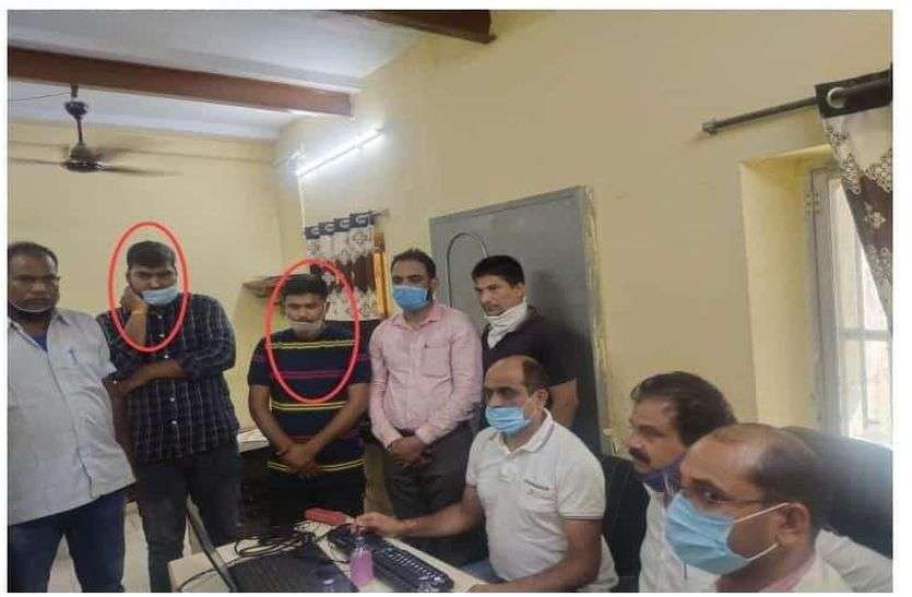 ब्यावर में एसीबी ने घूसखोर दो दलाल दबोचे,अवैध निर्माण की बाधा दूर कराने की एवज में मांगी थी रिश्वत ब्यावर में एसीबी ने घूसखोर दो दलाल दबोचे,अवैध निर्माण की बाधा दूर कराने की एवज में मांगी थी रिश्वत