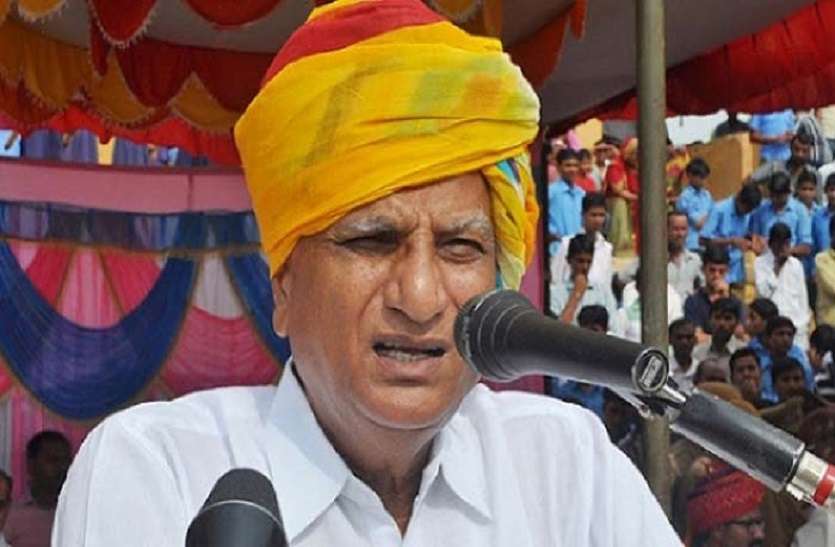 hemaram choudhary इस्तीफा प्रकरणः हेमाराम चौधरी देर रात पहुंचेंगे जयपुर, स्पीकर के सामने होना है हाजिर